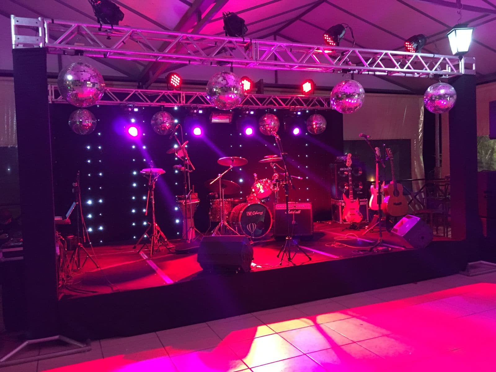 Estrutura de palco, som e iluminação montada pelo Viva Acústicos - foto 2