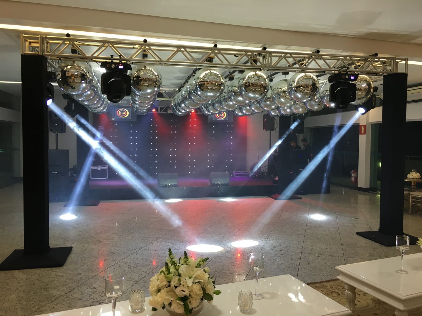 Estrutura de palco, som e iluminação montada pelo Viva Acústicos - foto 4